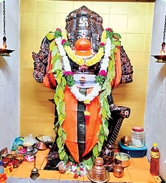 With a history of 500 years, the Avarkhod Hanuman temple is located in the Avarkhod village, Karnataka where people make no noise